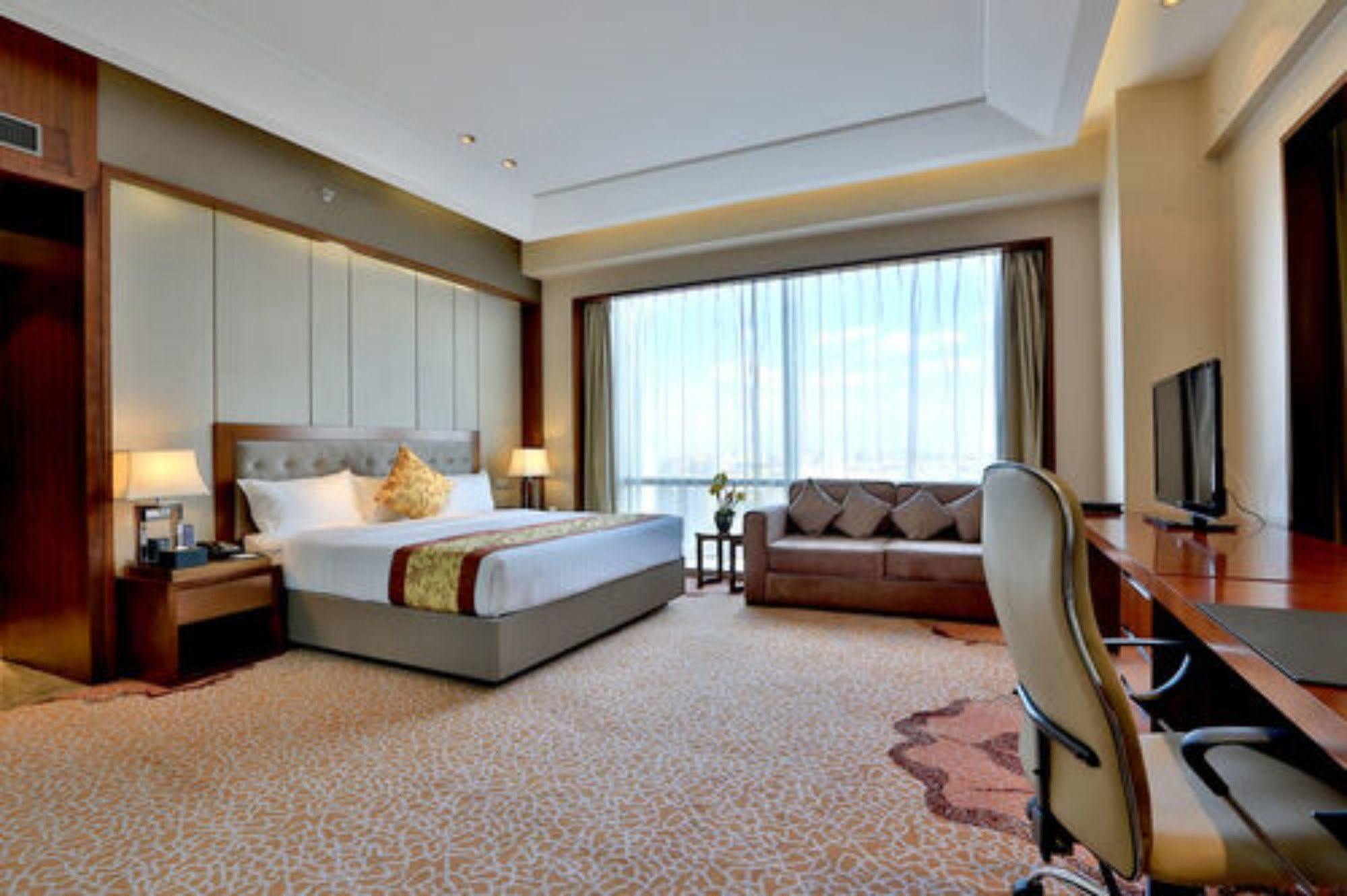 Shenyang Rayfont International Hotel Exterior photo